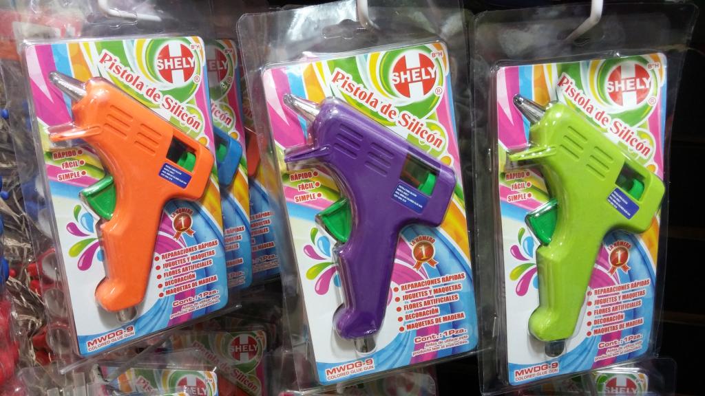 PISTOLA DE COLOR PARA USAR BARRA DE SILICON DELGADO MARCA SHELY