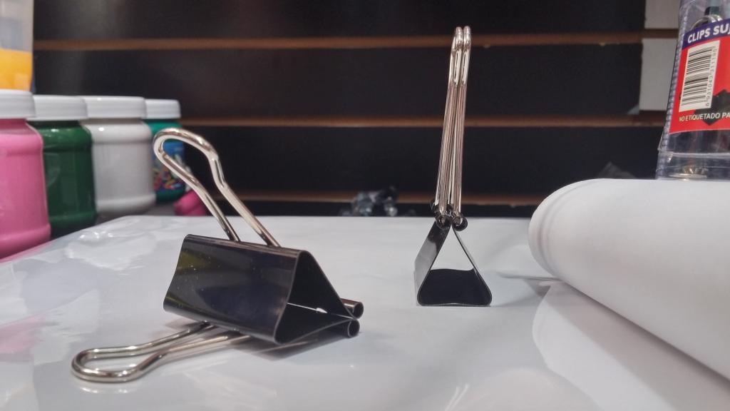 BOTE CON 40 CLIP SUJETA PAPEL 1119 MANY A 30 PESOS EL BOTE 26013 $30.00