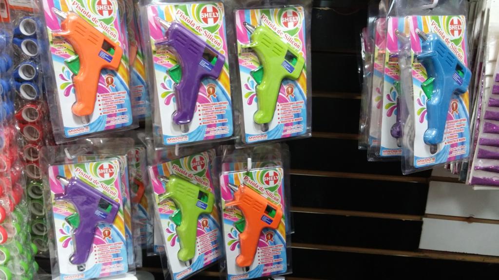 PISTOLA DE COLOR PARA USAR BARRA DE SILICON DELGADO MARCA SHELY