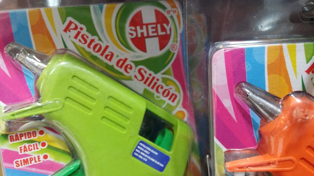 PISTOLA DE COLOR PARA USAR BARRA DE SILICON DELGADO MARCA SHELY