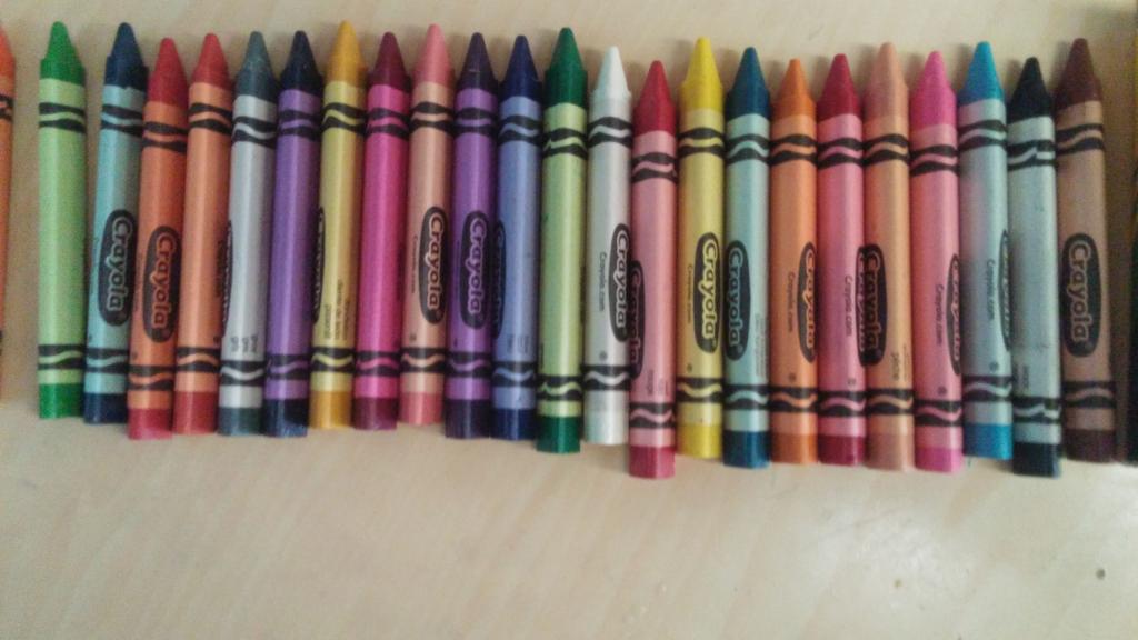 CRAYON TRIANGULAR YUMBO 24 PIEZAS MARCA CRAYOLA