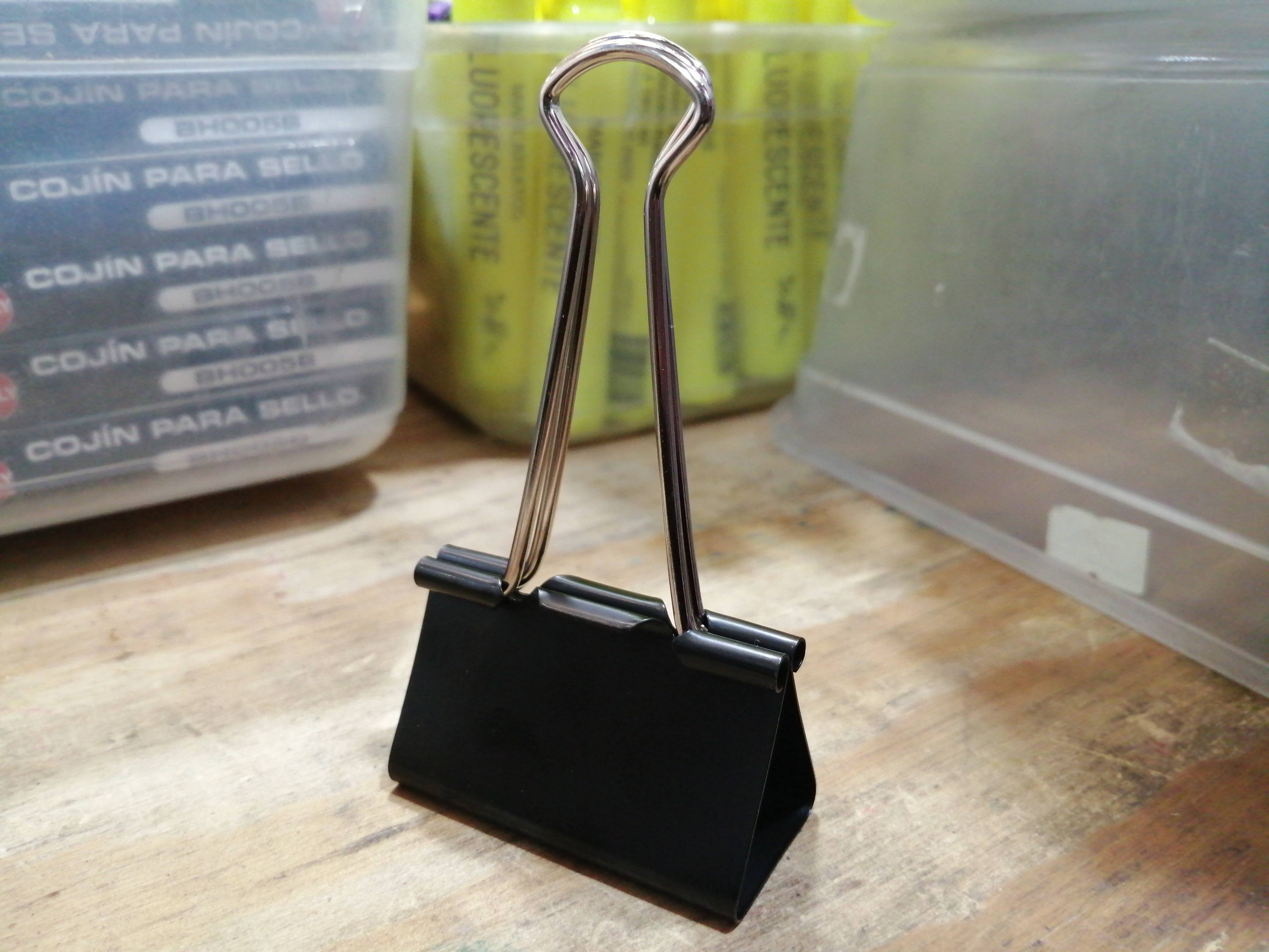 BOTE CON 12 CLIP SUJETA PAPEL 1151 MANY A 70 PESOS CADA BOTE 26017 MIDE 5 CMS MIDE 2 PULGADAS