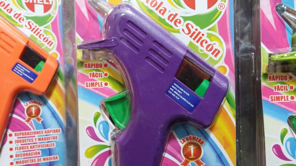 PISTOLA DE COLOR PARA USAR BARRA DE SILICON DELGADO MARCA SHELY