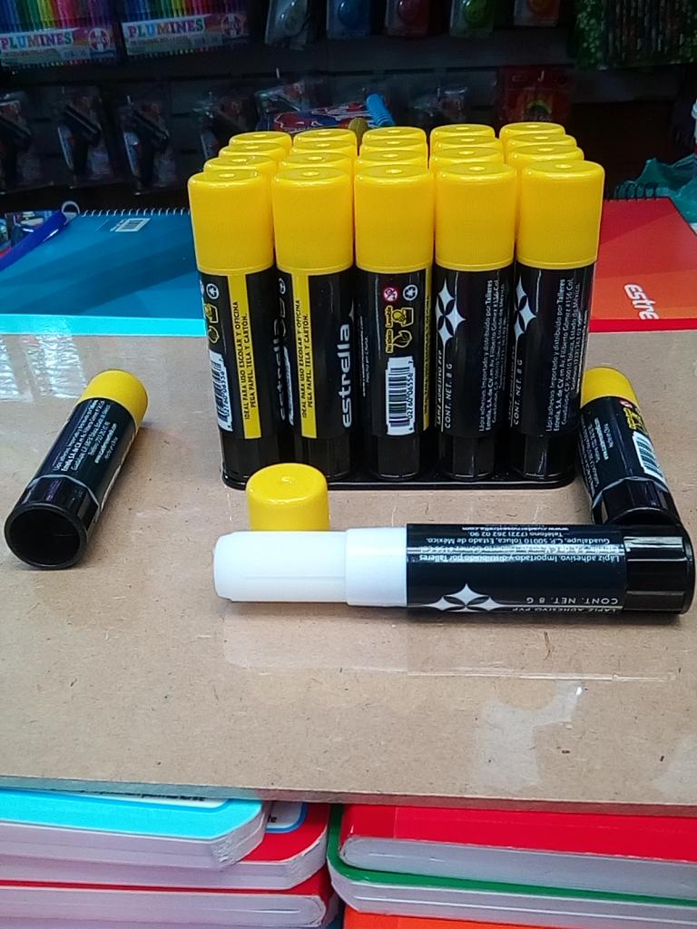 30 ADESIVO CHICO DE 8 GRAMOS MARCA ESTRELLA.