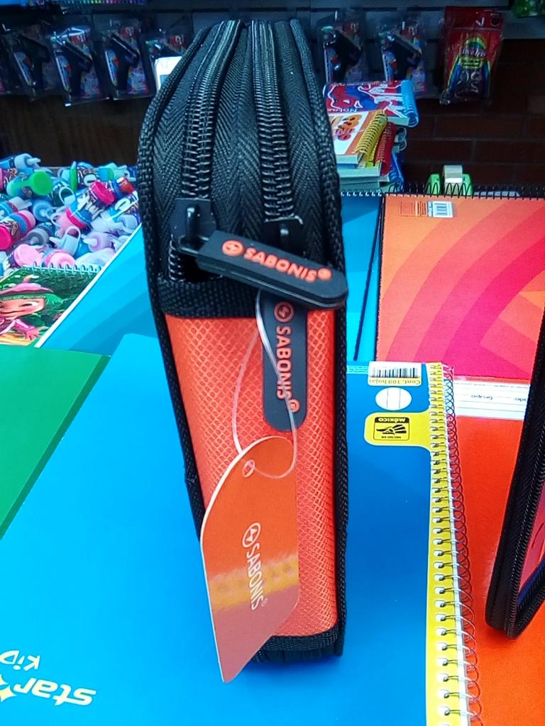 702D LAPICERA 2 CIERRES $100.00 CADA UNA.