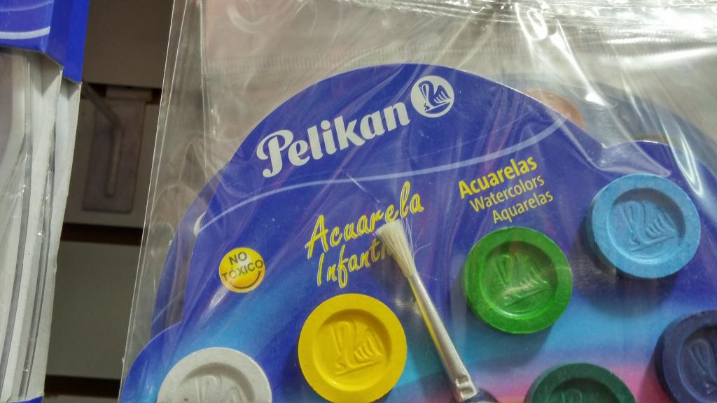 12 ACUARELA PELIKAN 09001
