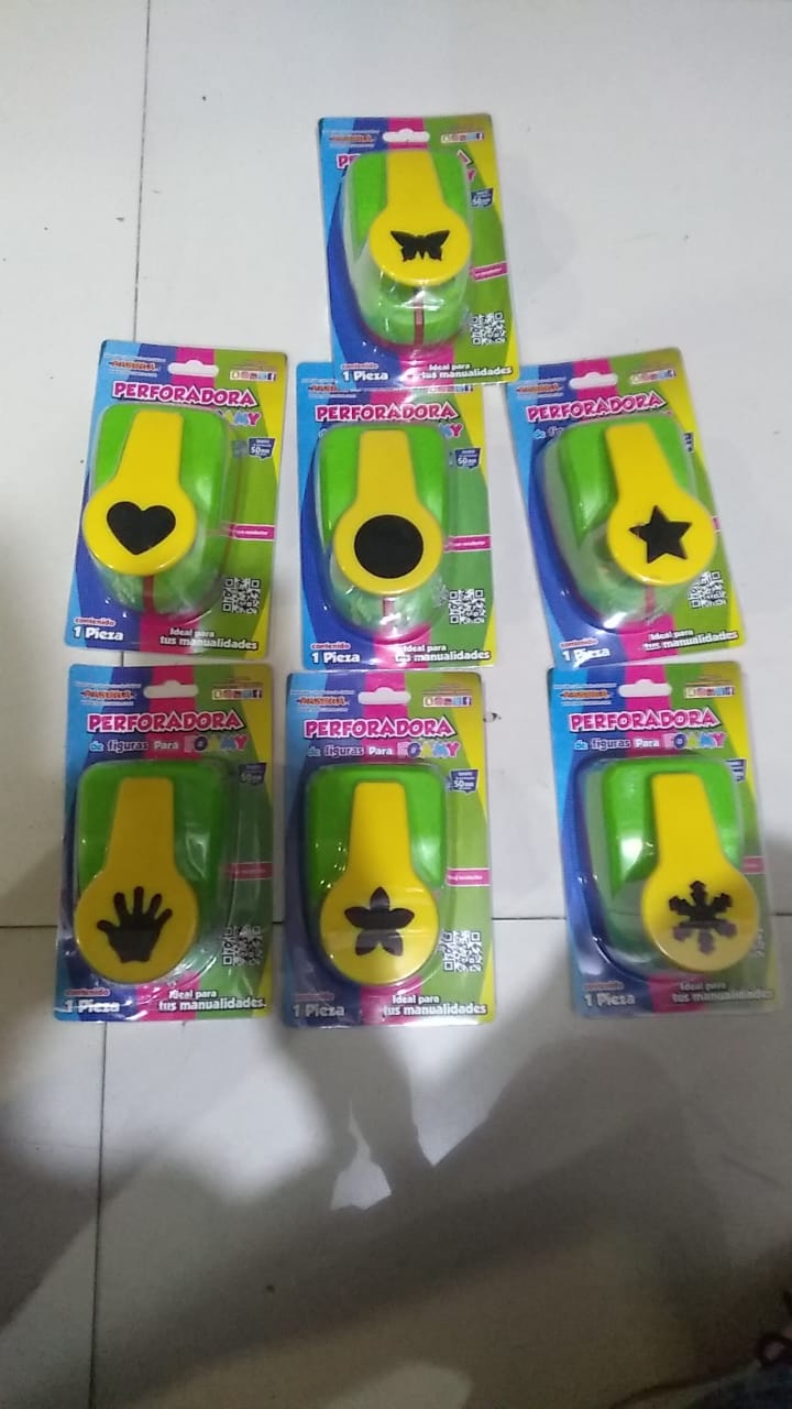 PERFORADORA EXTRA YUMBO PARÁ FOMI FIGURA DE 5 CENTÍMETROS.