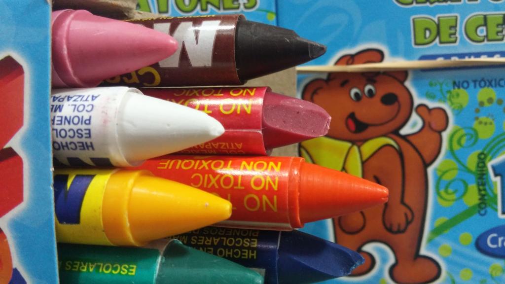 CAJA CON 12 CRAYON GRUESO MAKYCO