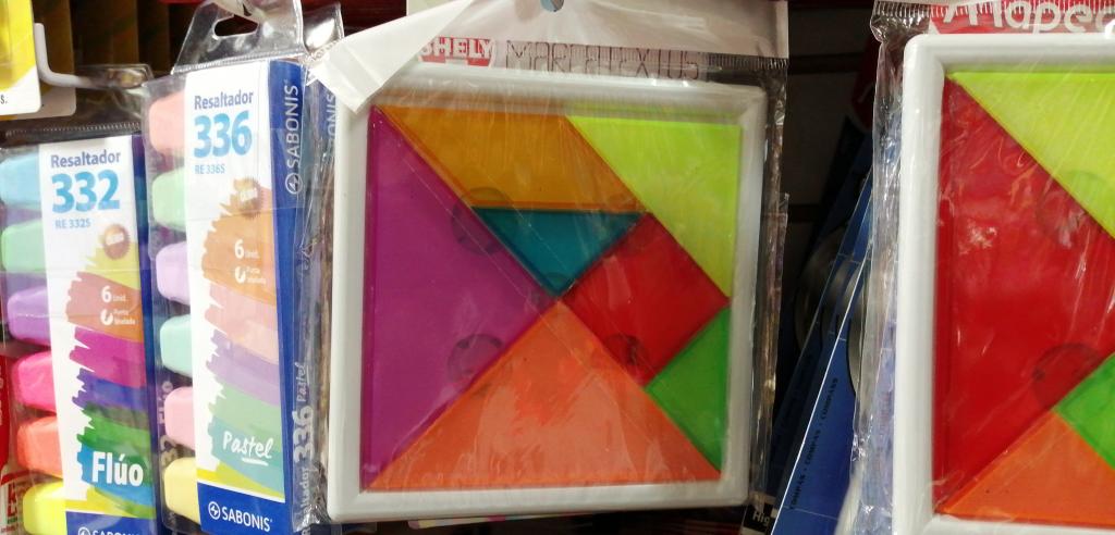 TANGRAM CON BASE DE PLASTICO
