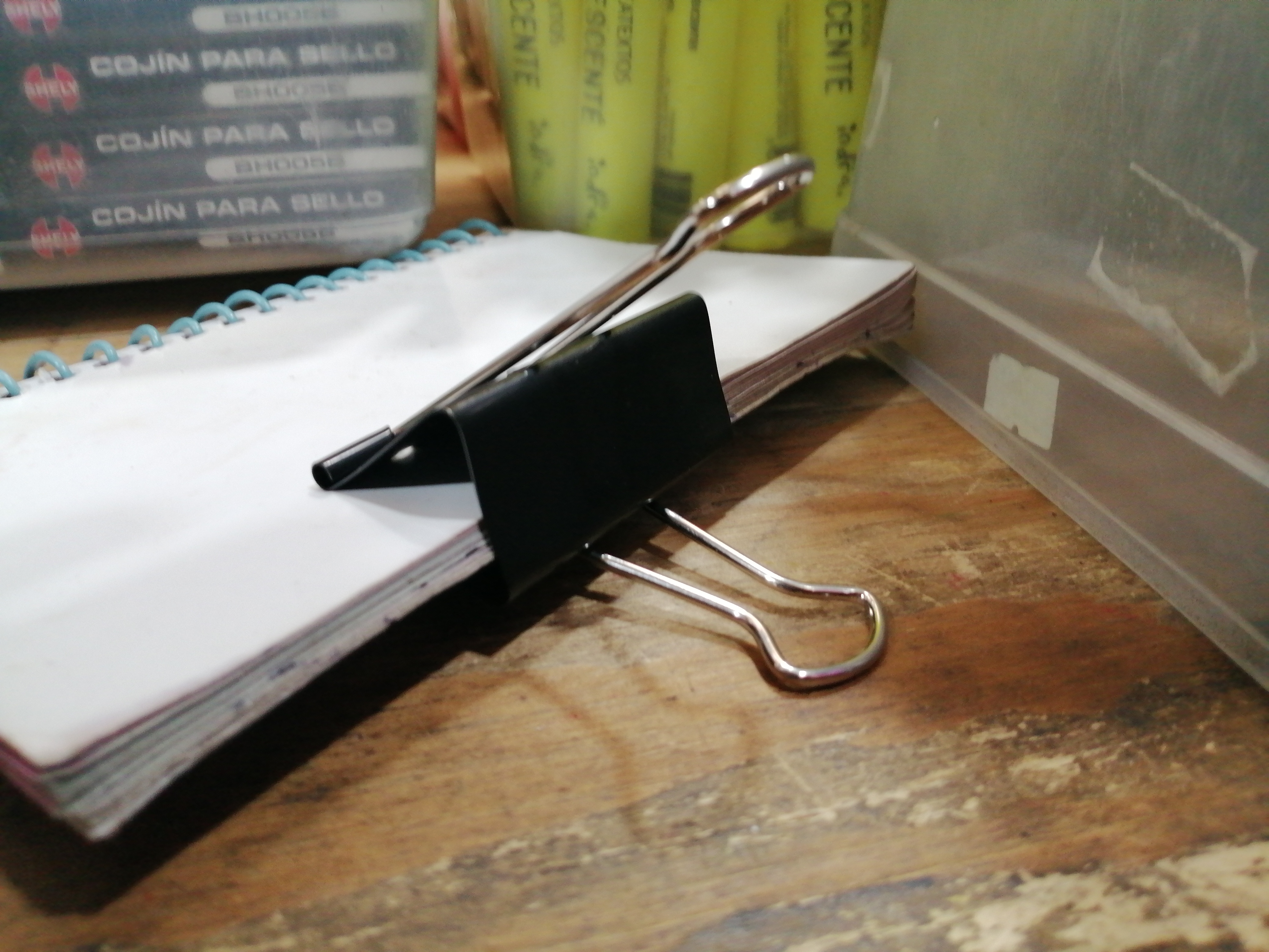 BOTE CON 12 CLIP SUJETA PAPEL 1151 MANY A 70 PESOS CADA BOTE 26017 MIDE 5 CMS MIDE 2 PULGADAS