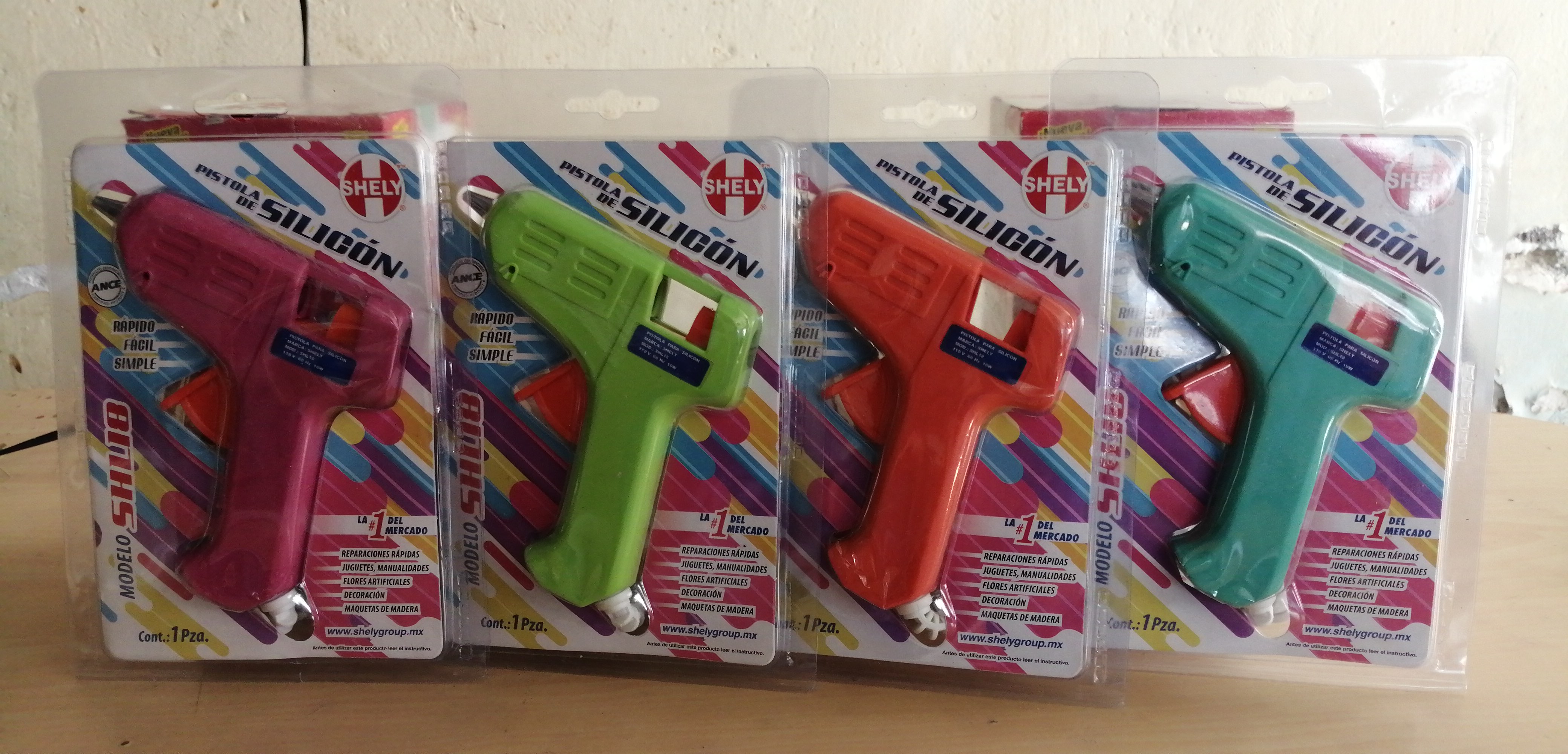 PISTOLA DE COLOR PARA USAR BARRA DE SILICON DELGADO MARCA SHELY